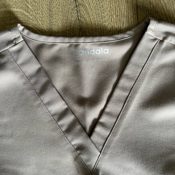 Cream Mandala scrub set - Picture 2 of 5